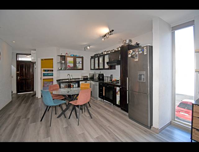 2 BEDROOM APARTMENT FOR SALE IN HOUGHTON ESTATE